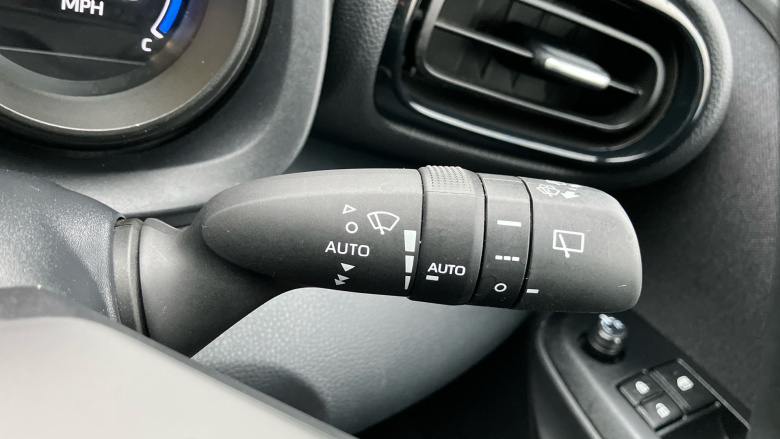 Toyota Yaris 1.5 Hybrid Design 5dr CVT Hybrid Hatchback